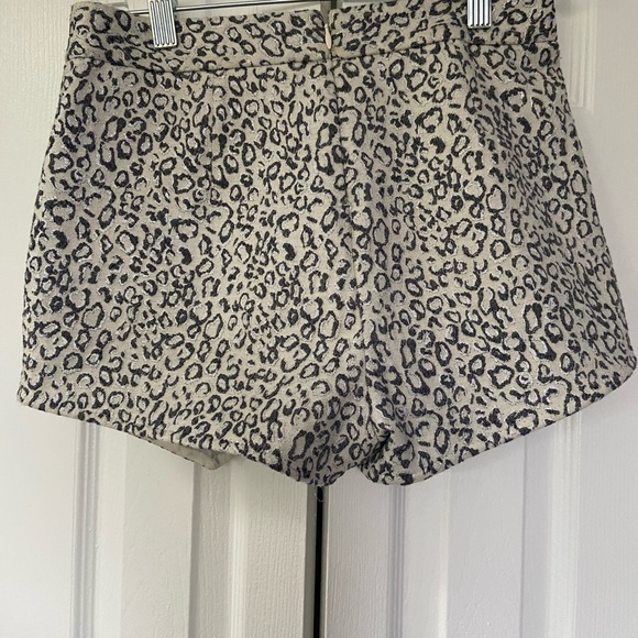 Express leopard asymmetrical skort! - Picture 2 of 2